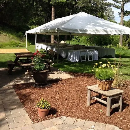 Butler Creek Lodge And Suite